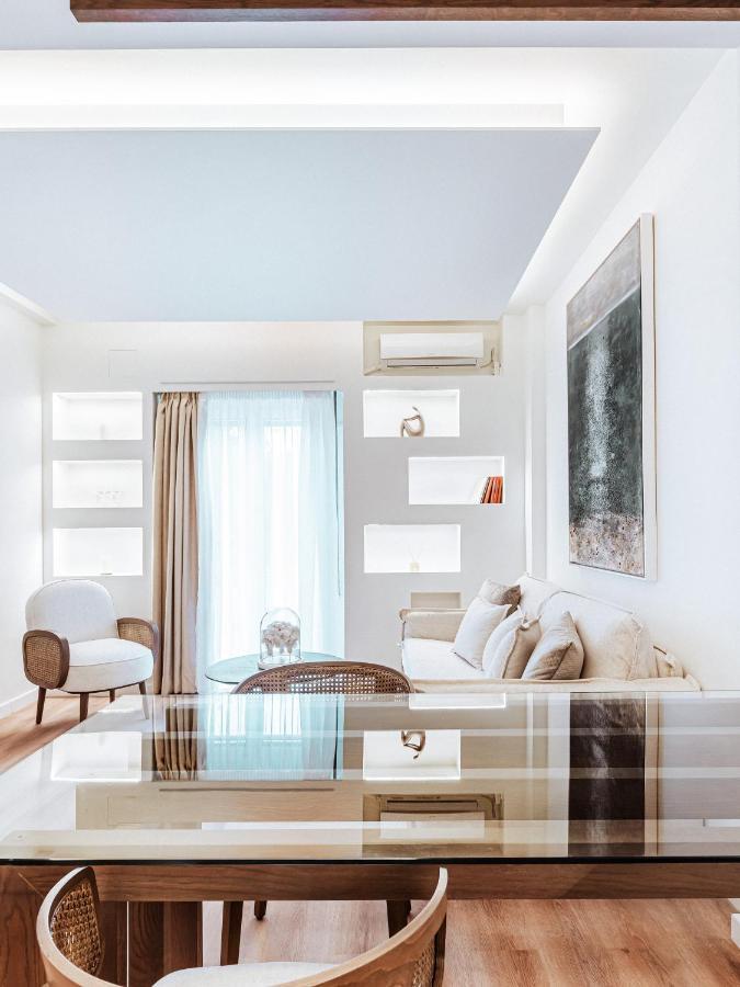 Luxury Apartment In The Heart Of The City - 1Br Athene Buitenkant foto